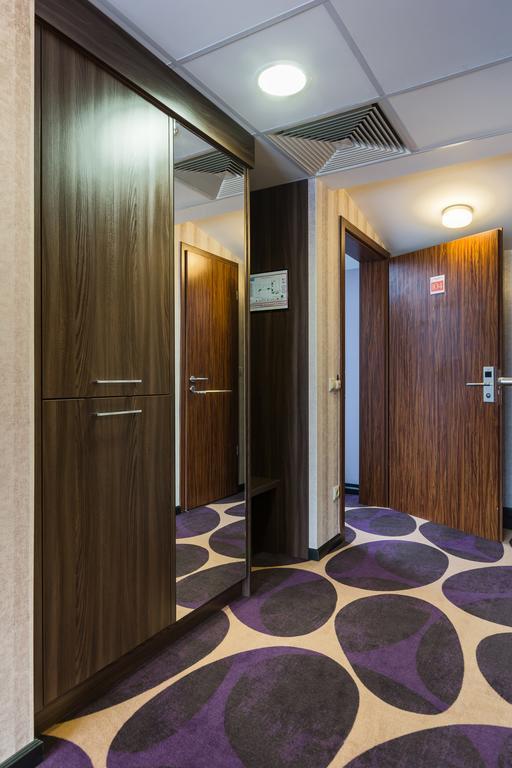 Victoria Garden Hotel Es Etterem Nyíregyháza Exterior foto