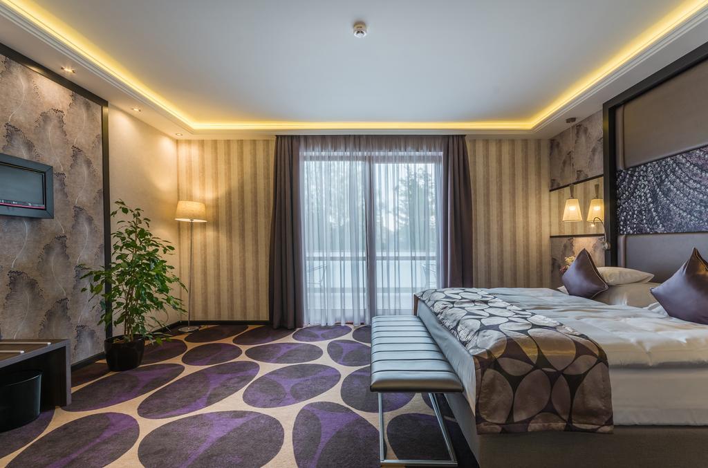 Victoria Garden Hotel Es Etterem Nyíregyháza Exterior foto